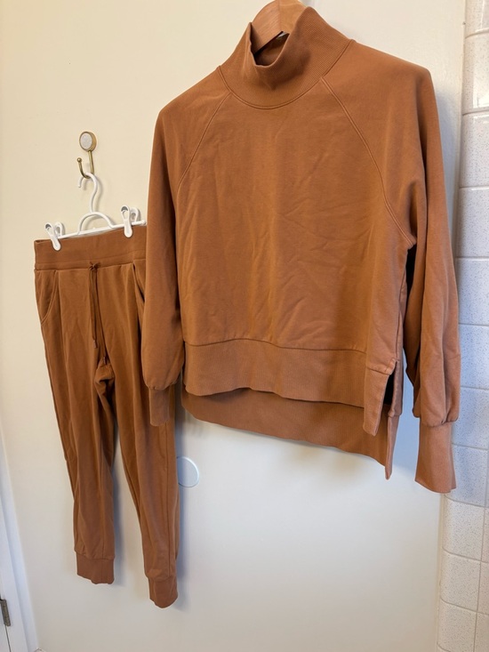 CALIA by Carrie Underwood Tops - CALIA by Carrie Underwood Brown Sweatshirt & Jogger Set Size Medium Loungewear